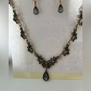 Gold and Green Crystal Neklace